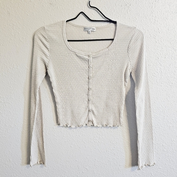 Fitz + Eddi | Cropped Ruffle Lettuce Edge Button Down Scoop Neck Cardigan - Picture 3 of 8